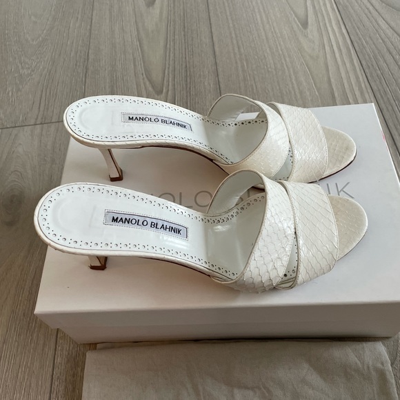 SOLD - Manolo Blahnik lacopo white mule Sandal - Picture 6 of 11